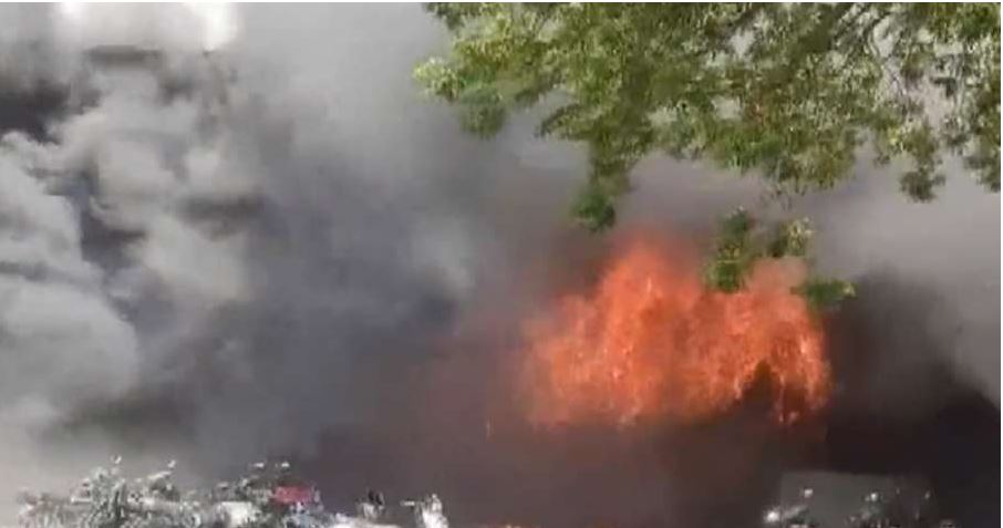 Fire in Guru Nanak Dev Hospital : A huge fire broke out in hospital in Amritsar,see video.