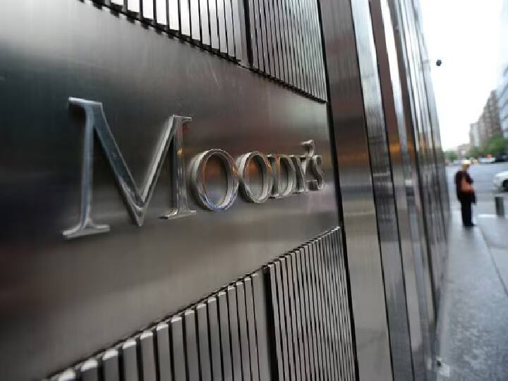 Blow to Adani: Moody's changed the rating of 4 companies of Adani Group, from stable to negative, know the reason